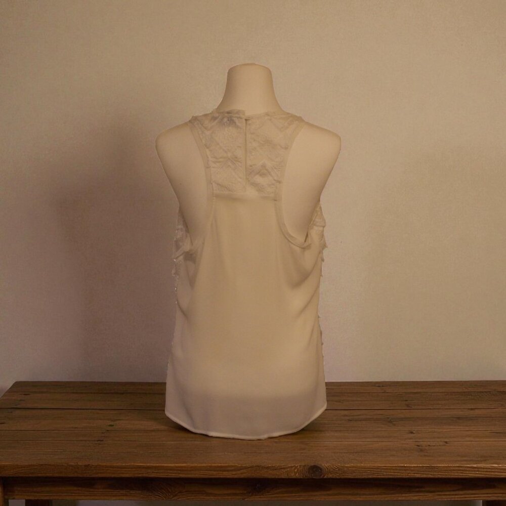 Banana Republic chic white tank with unique detailing. - Picture 3 of 8